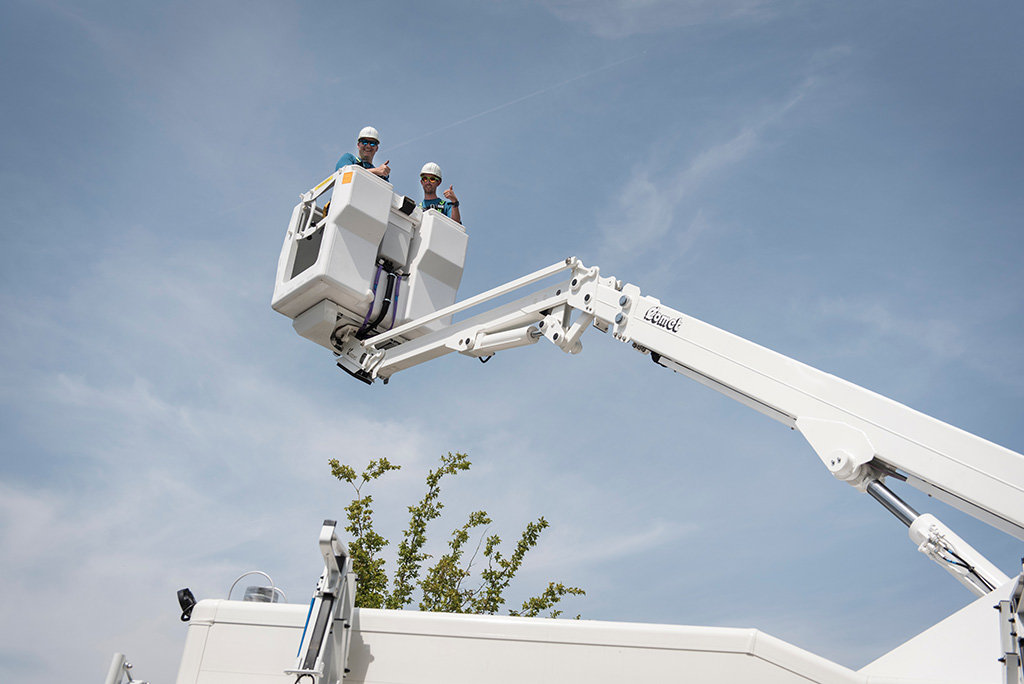  Employees in a crane truck