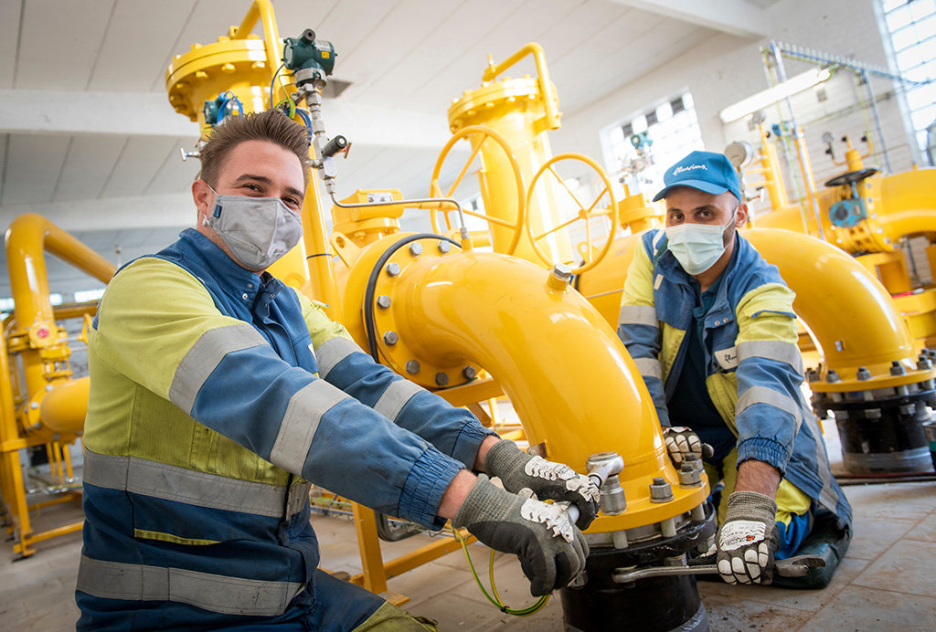 Werken aan een gasontvangststation