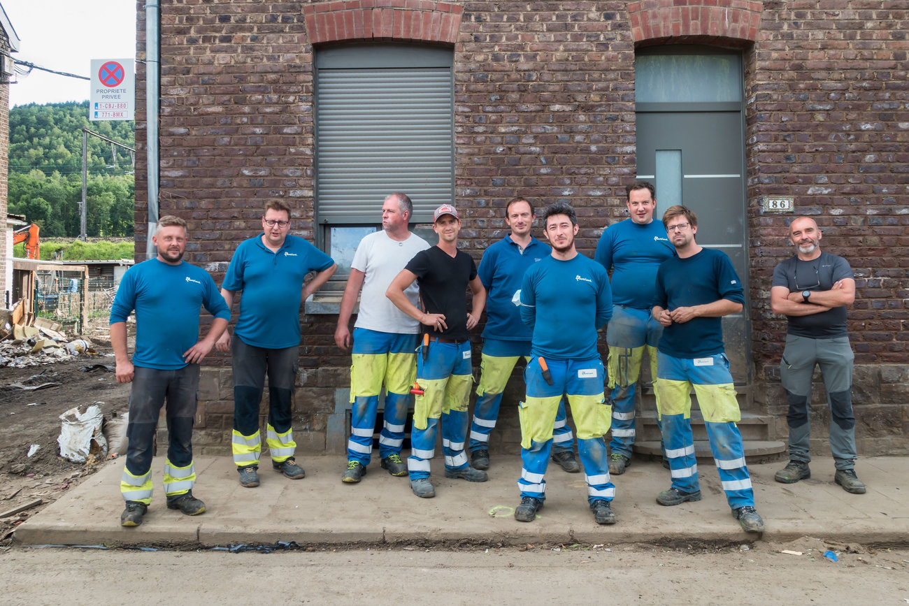 Fluvius collega's die helpen bij de watersnoodramp in Wallonië