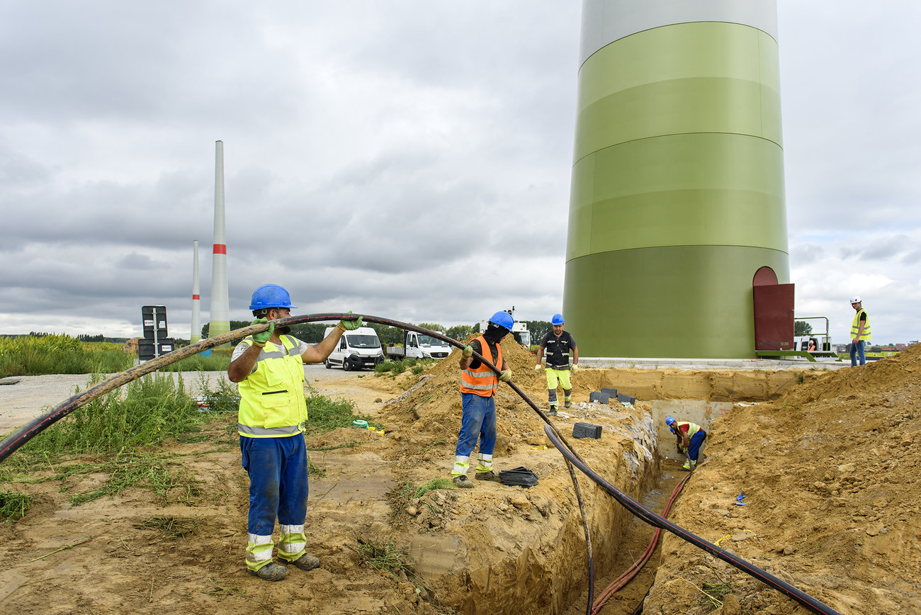 Fluvius sluit drie nieuwe Wervikse windturbines aan op het net