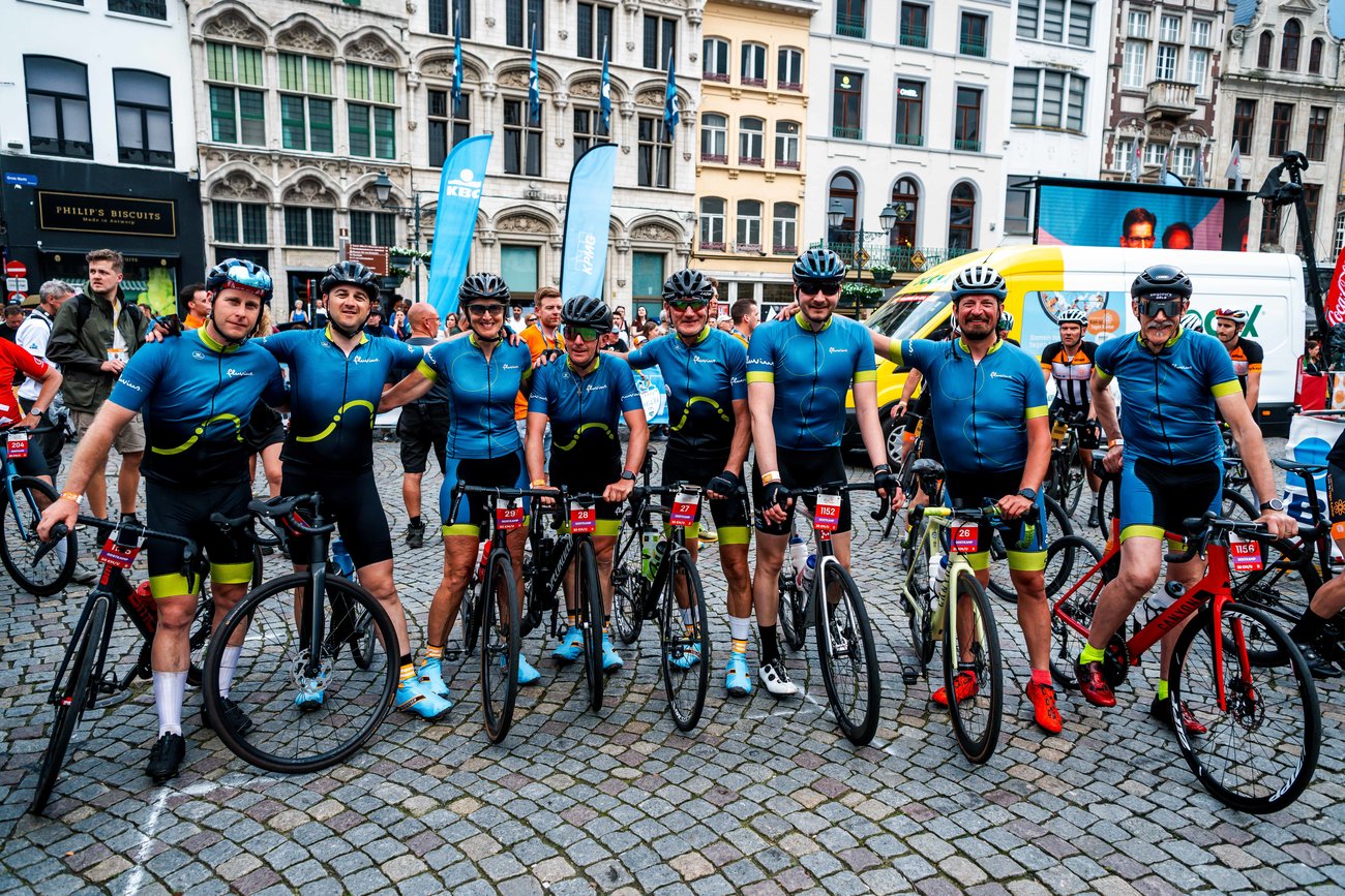 Fluvius fietsploeg op 1000km Kom op tegen kanker